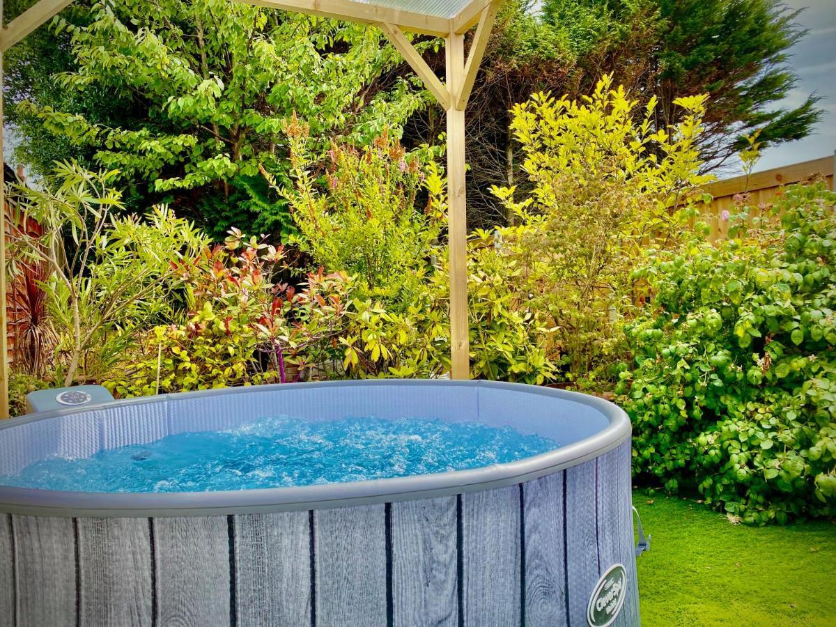 Remarkable 3-Bed Hot Tub House In Blackpool Dış mekan fotoğraf