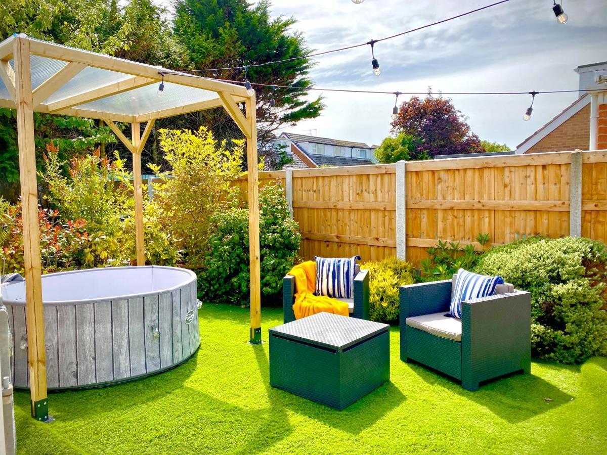 Remarkable 3-Bed Hot Tub House In Blackpool Dış mekan fotoğraf