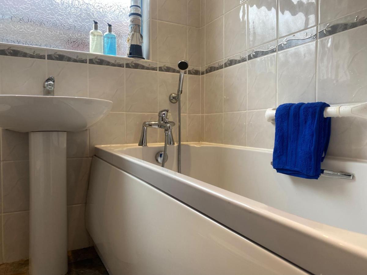 Remarkable 3-Bed Hot Tub House In Blackpool Dış mekan fotoğraf