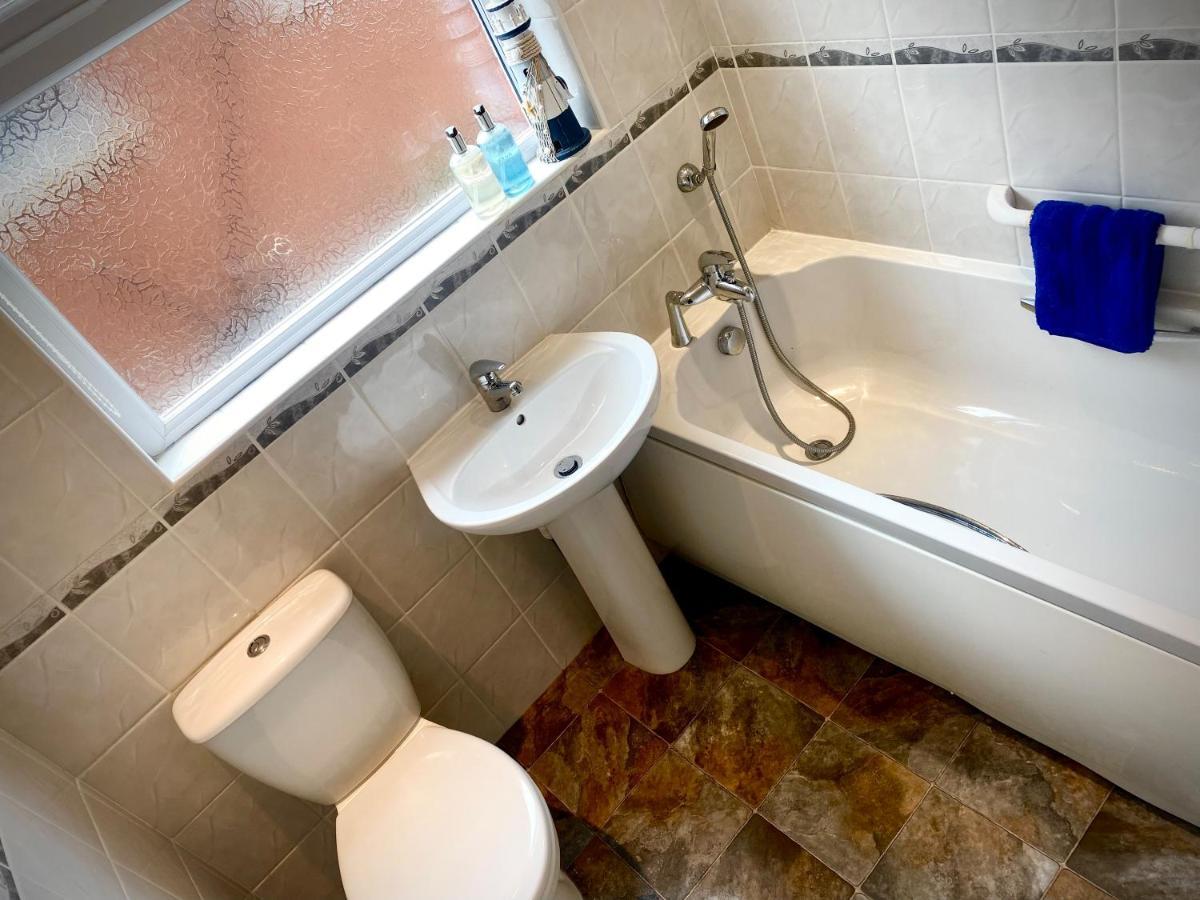Remarkable 3-Bed Hot Tub House In Blackpool Dış mekan fotoğraf
